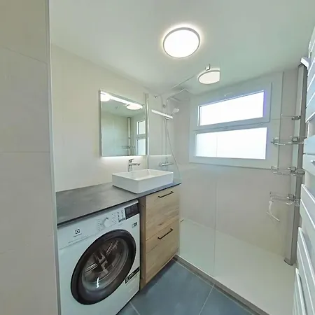 Appt 3 Pieces Avec Mezzanine, 6 Couchages, Proche Commerces Et Pistes, Parking Couvert - Fr-1-241-189 * ル・グラン・ボルナン